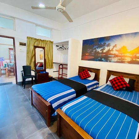 Hotel 100 Dehiwala-Mount Lavinia Buitenkant foto