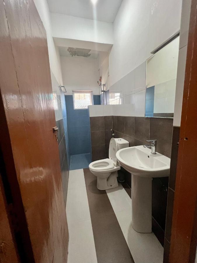 Hotel 100 Dehiwala-Mount Lavinia Buitenkant foto