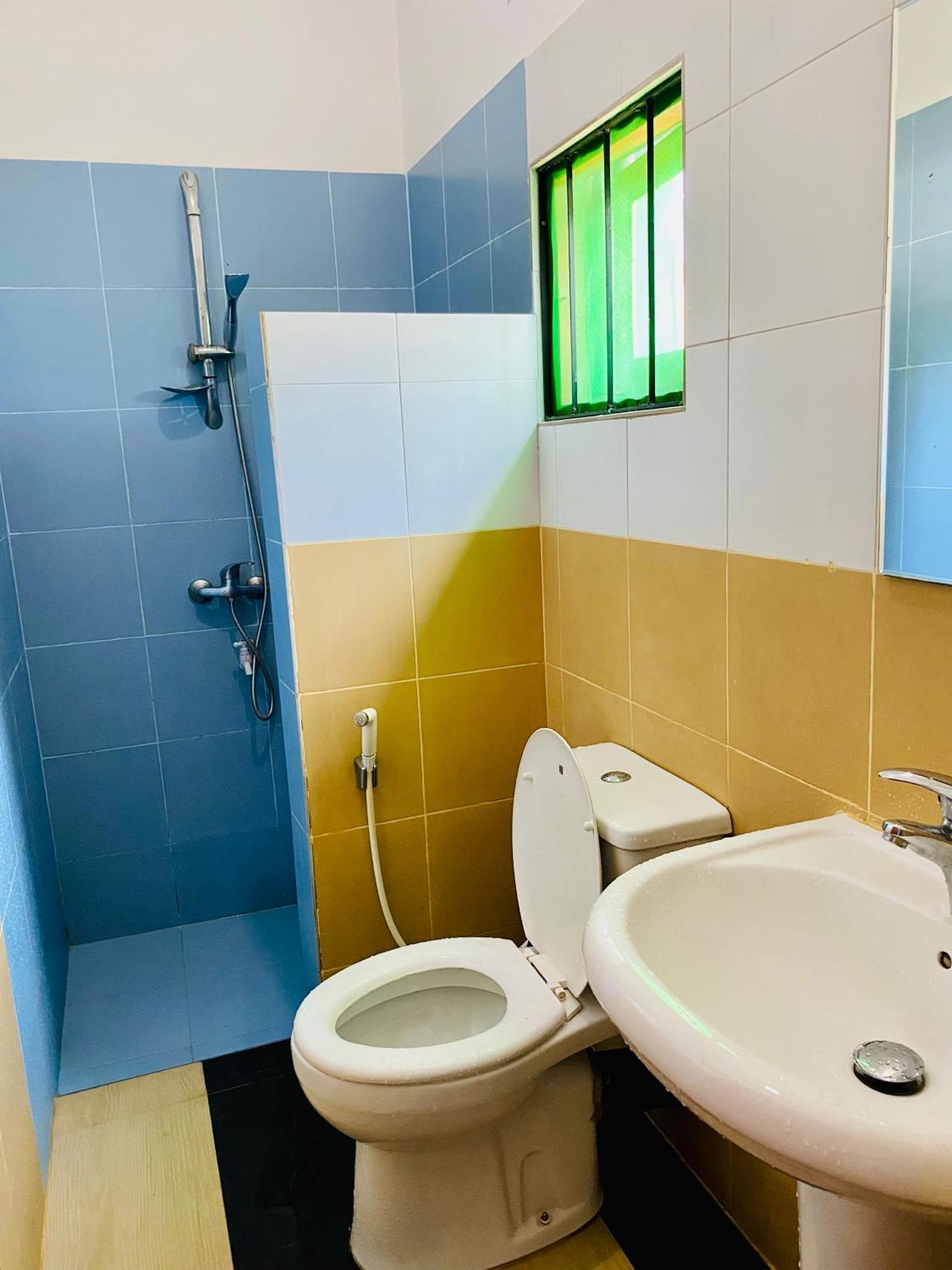 Hotel 100 Dehiwala-Mount Lavinia Buitenkant foto