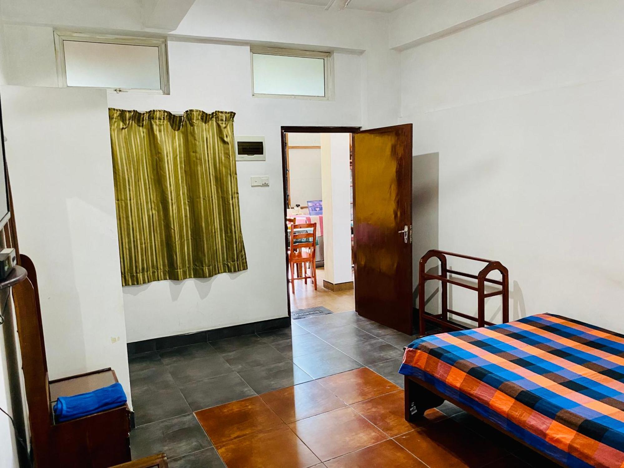 Hotel 100 Dehiwala-Mount Lavinia Buitenkant foto