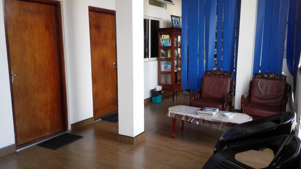 Hotel 100 Dehiwala-Mount Lavinia Buitenkant foto