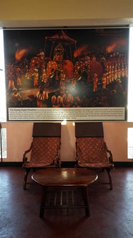 Hotel 100 Dehiwala-Mount Lavinia Buitenkant foto