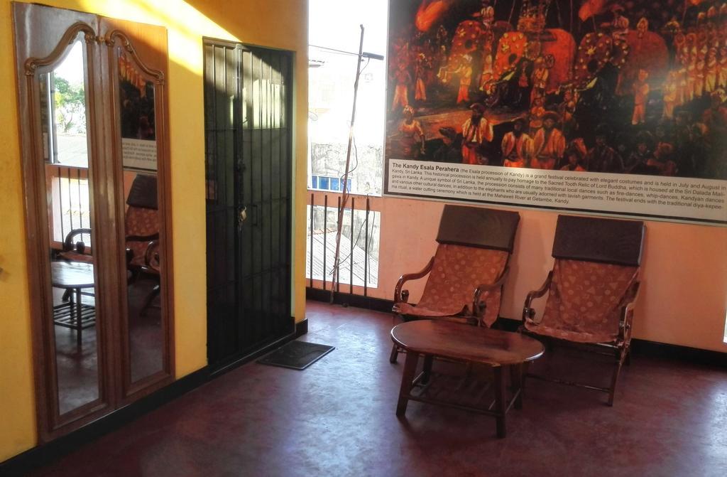 Hotel 100 Dehiwala-Mount Lavinia Buitenkant foto