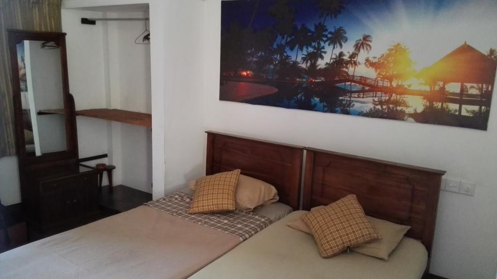 Hotel 100 Dehiwala-Mount Lavinia Buitenkant foto