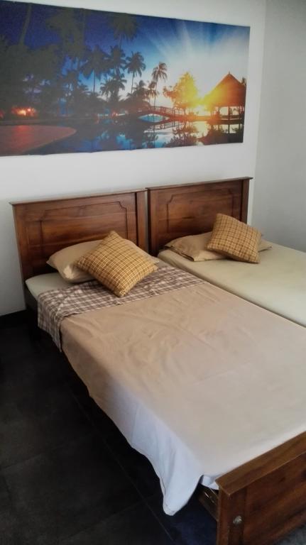 Hotel 100 Dehiwala-Mount Lavinia Buitenkant foto