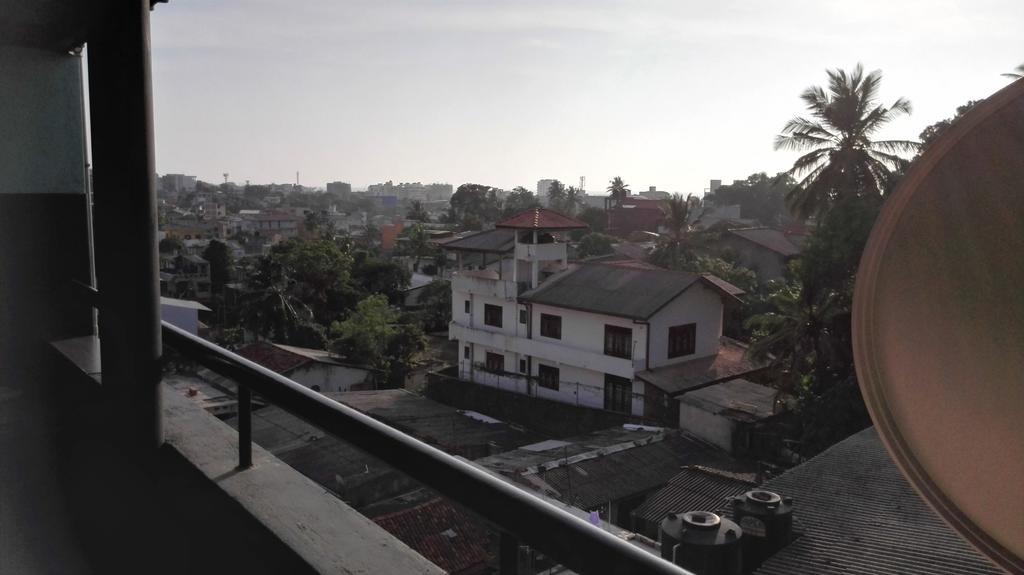 Hotel 100 Dehiwala-Mount Lavinia Buitenkant foto